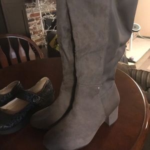 Grey Wide-Calf Stretchy Boots